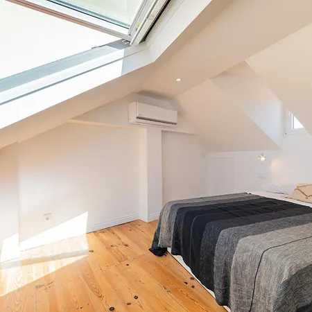 Elegant & Renovated 2 Bedrooms Duplex In The Historic Area Apartment Lisbon