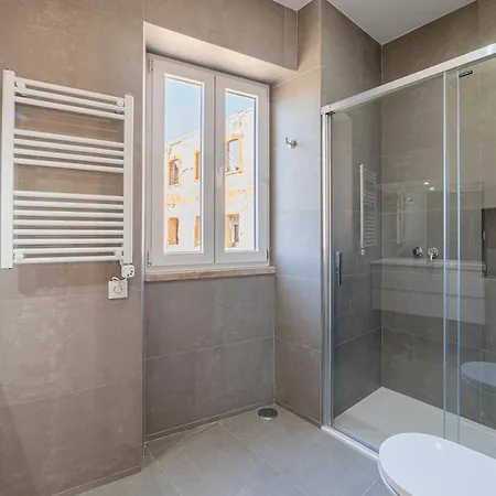Elegant & Renovated 2 Bedrooms Duplex In The Historic Area