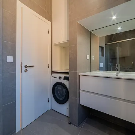 Elegant & Renovated 2 Bedrooms Duplex In The Historic Area