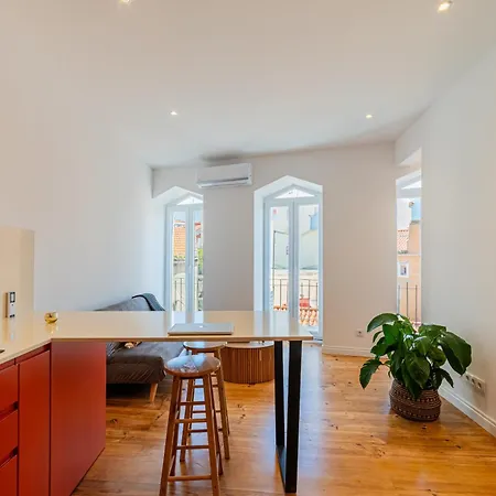 Elegant & Renovated 2 Bedrooms Duplex In The Historic Area Apartment