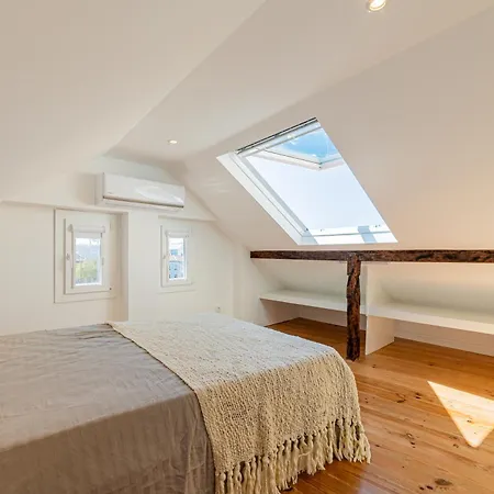 Apartment Elegant & Renovated 2 Bedrooms Duplex In The Historic Area Lisbon
