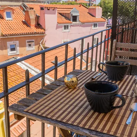 Bright Duplex With Stunning Bridge Views In The History Area ליסבון