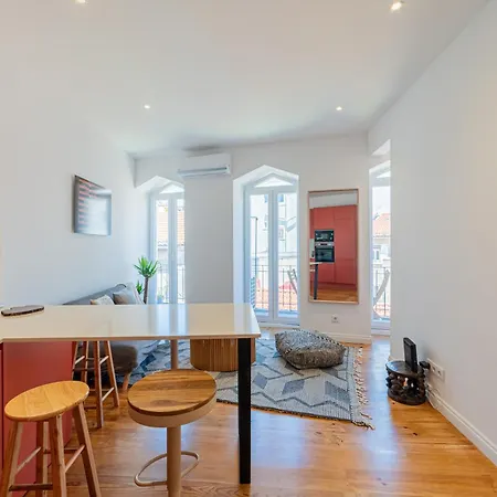 Bright Duplex With Stunning Bridge Views In The History Area * Lisbon